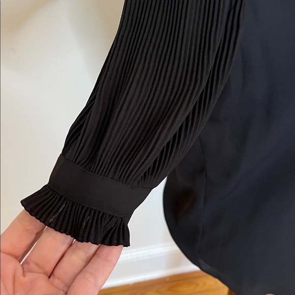 Lauren Ralph Lauren Black Sheer Puff Sleeve Top Size M V-Neck Flowy Elegant - Picture 3 of 7